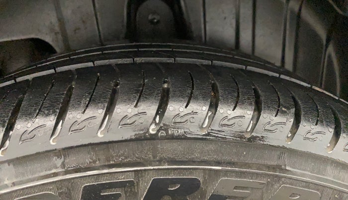 2020 Mahindra XUV300 W8 1.2 PETROL, Petrol, Manual, 31,768 km, Left Rear Tyre Tread