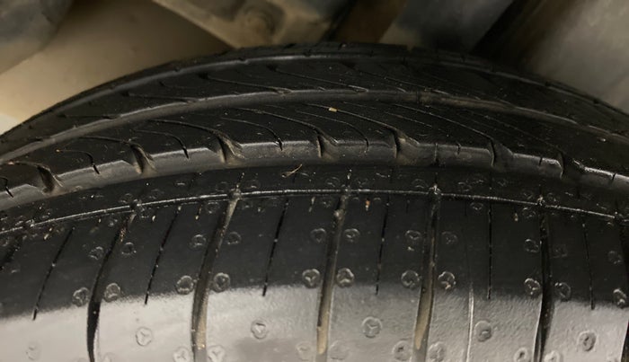 2017 Maruti Ciaz SIGMA 1.4 VVT, Petrol, Manual, 65,908 km, Right Rear Tyre Tread