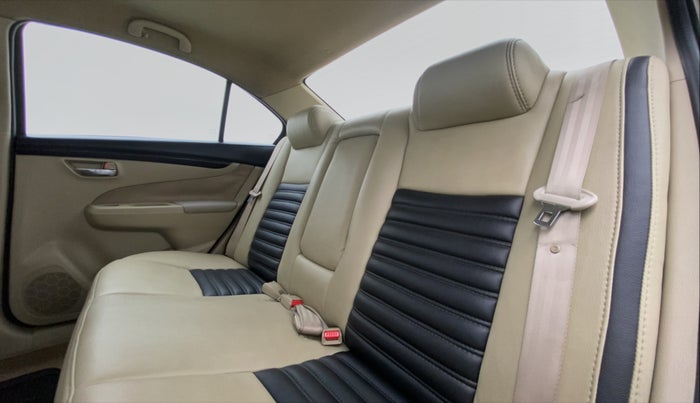2017 Maruti Ciaz SIGMA 1.4 VVT, Petrol, Manual, 65,908 km, Right Side Rear Door Cabin