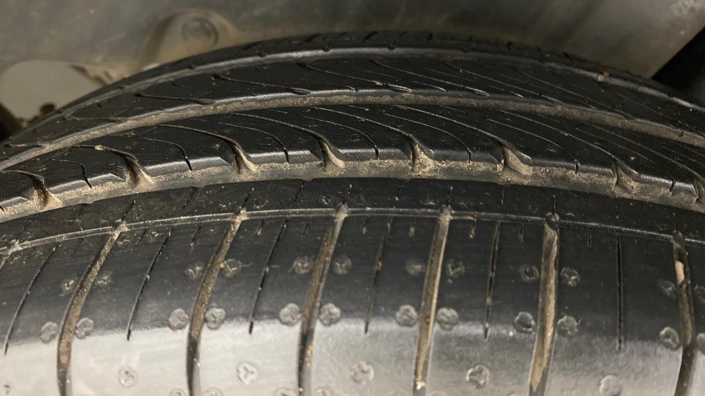 2017 Maruti Ciaz SIGMA 1.4 VVT, Petrol, Manual, 65,908 km, Left Rear Tyre Tread