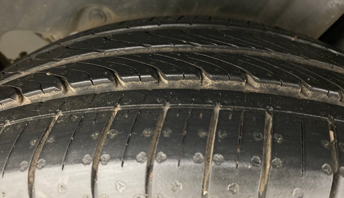 2017 Maruti Ciaz SIGMA 1.4 VVT, Petrol, Manual, 65,908 km, Left Rear Tyre Tread