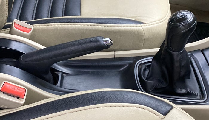 2017 Maruti Ciaz SIGMA 1.4 VVT, Petrol, Manual, 65,908 km, Gear Lever
