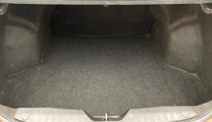 2017 Maruti Ciaz SIGMA 1.4 VVT, Petrol, Manual, 65,908 km, Boot Inside
