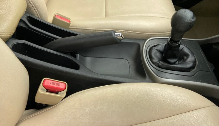 2017 Honda City 1.5L I-DTEC VX, Diesel, Manual, 1,23,099 km, Gear Lever