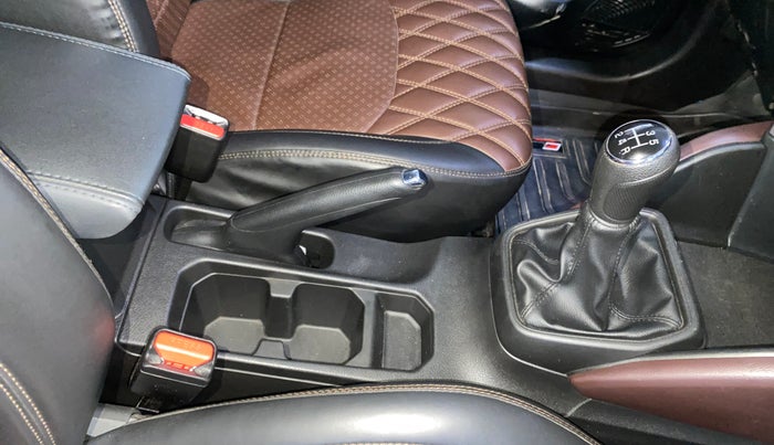 2023 Maruti Grand Vitara DELTA SMART HYBRID, Petrol, Manual, 22,083 km, Gear Lever