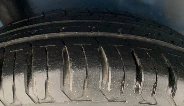 2012 Honda Brio V MT, Petrol, Manual, 56,126 km, Right Rear Tyre Tread