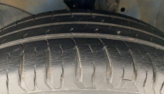 2012 Honda Brio V MT, Petrol, Manual, 56,126 km, Left Front Tyre Tread
