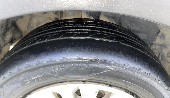 2015 Maruti Ertiga VXI CNG, CNG, Manual, 1,07,500 km, Right Rear Tyre Tread