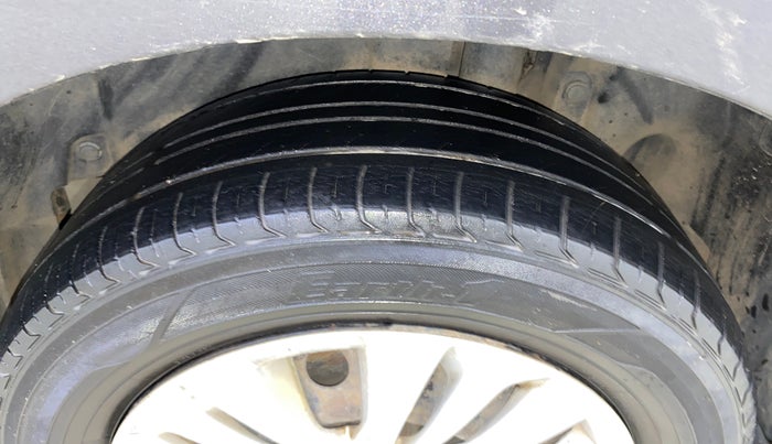 2015 Maruti Ertiga VXI CNG, CNG, Manual, 1,07,500 km, Left Rear Tyre Tread