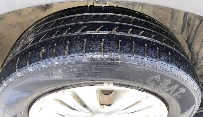 2015 Maruti Ertiga VXI CNG, CNG, Manual, 1,07,500 km, Right Front Tyre Tread