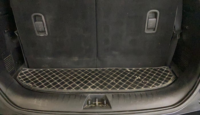 2021 Mahindra XUV700 AX7 Petrol MT 7 STR, Petrol, Manual, 88,529 km, Boot Inside