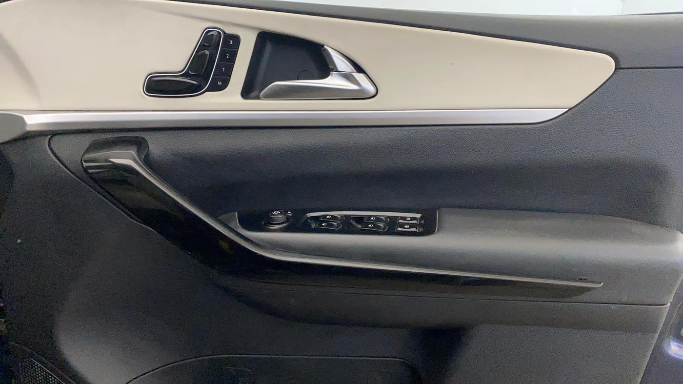 2021 Mahindra XUV700 AX7 Petrol MT 7 STR, Petrol, Manual, 88,649 km, Driver Side Door Panels Control