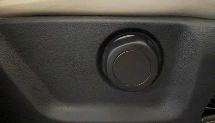 2021 Mahindra XUV700 AX7 Petrol MT 7 STR, Petrol, Manual, 88,529 km, Driver Side Adjustment Panel