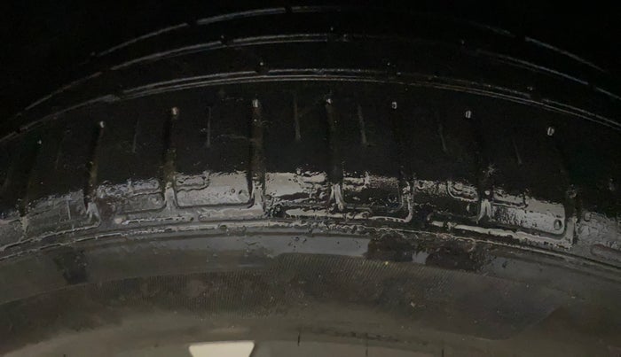 2021 Mahindra XUV700 AX7 Petrol MT 7 STR, Petrol, Manual, 88,529 km, Left Front Tyre Tread