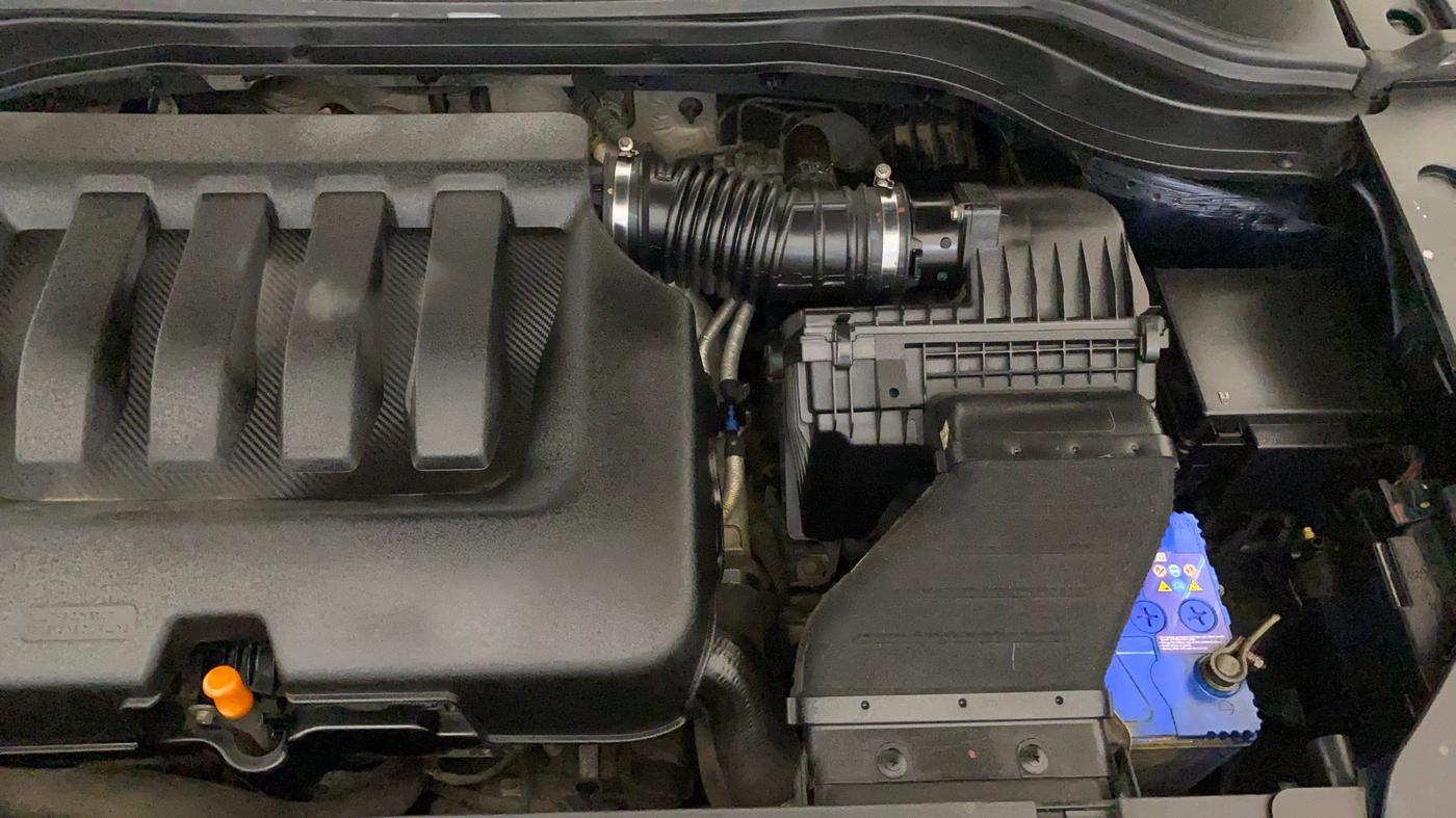 2021 Mahindra XUV700 AX7 Petrol MT 7 STR, Petrol, Manual, 88,649 km, Engine View - Left