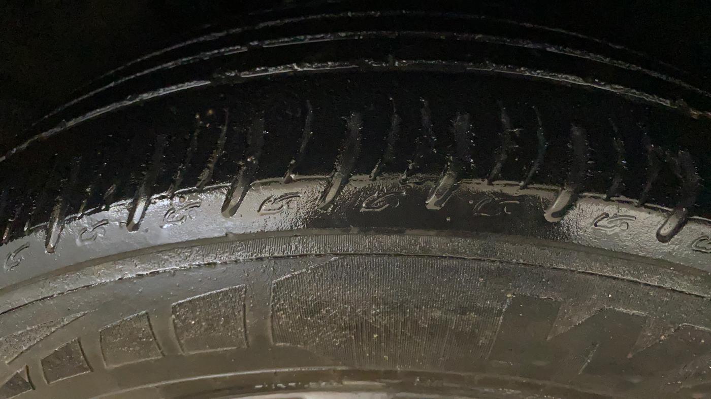 2021 Mahindra XUV700 AX7 Petrol MT 7 STR, Petrol, Manual, 88,649 km, Right Rear Tyre Tread