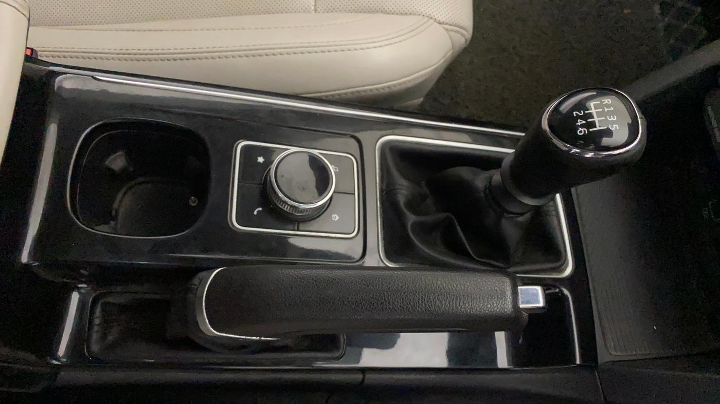 2021 Mahindra XUV700 AX7 Petrol MT 7 STR, Petrol, Manual, 88,649 km, Gear Lever