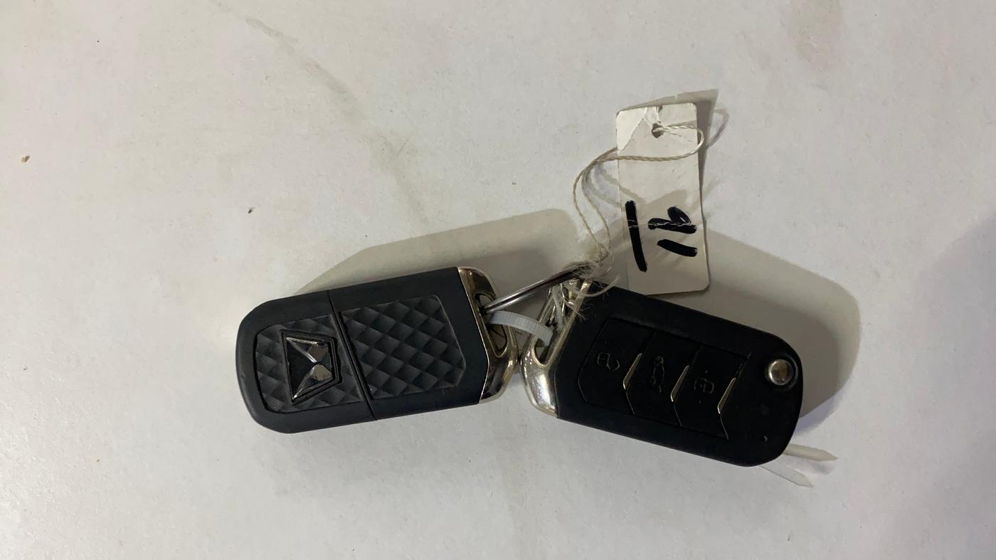 2021 Mahindra XUV700 AX7 Petrol MT 7 STR, Petrol, Manual, 88,649 km, Key Close Up
