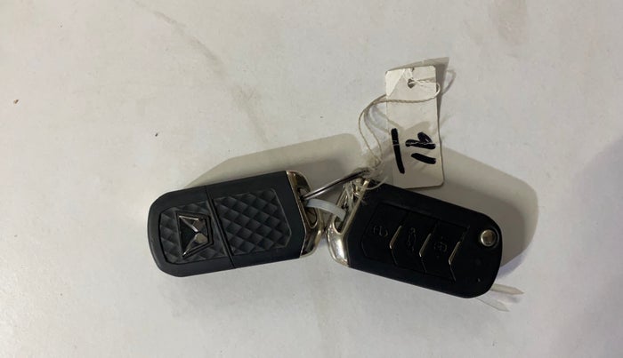 2021 Mahindra XUV700 AX7 Petrol MT 7 STR, Petrol, Manual, 88,529 km, Key Close Up