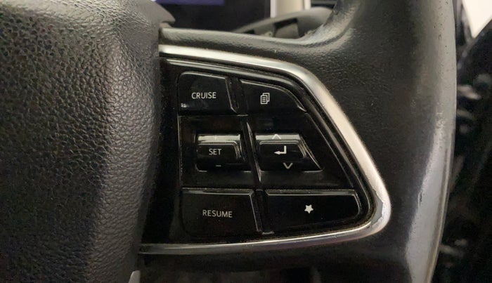 2021 Mahindra XUV700 AX7 Petrol MT 7 STR, Petrol, Manual, 88,529 km, Adaptive Cruise Control