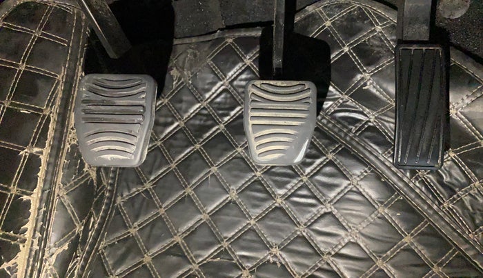 2021 Mahindra XUV700 AX7 Petrol MT 7 STR, Petrol, Manual, 88,529 km, Pedals