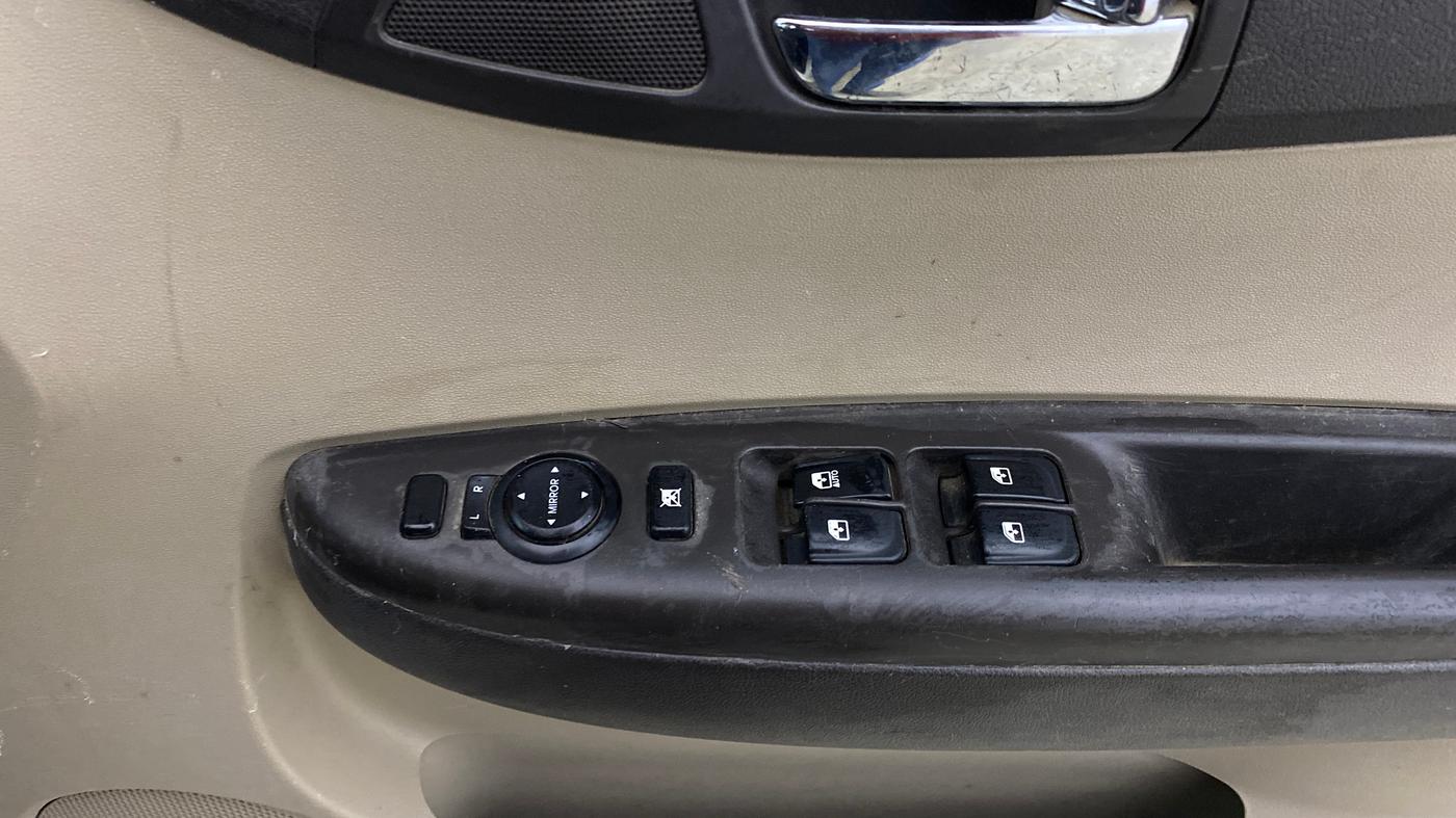 2012 Hyundai i20 MAGNA 1.2, Petrol, Manual, 64,466 km, Driver Side Door Panels Control