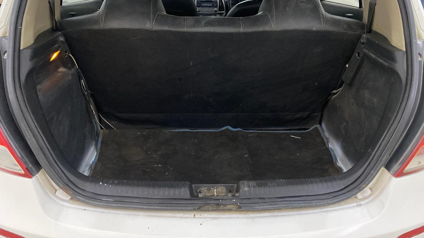 2012 Hyundai i20 MAGNA 1.2, Petrol, Manual, 64,466 km, Boot Inside