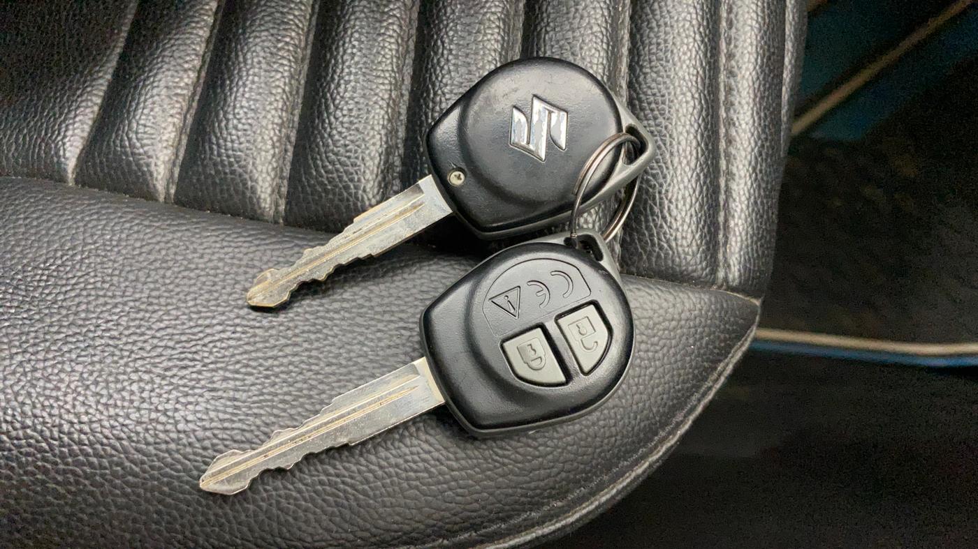2023 Maruti Swift VXI CNG, CNG, Manual, 71,871 km, Key Close Up
