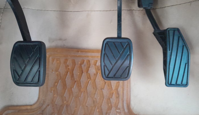 2018 Maruti Dzire VDI, Diesel, Manual, 1,01,297 km, Pedals