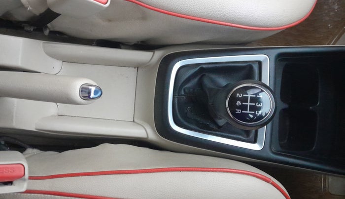 2018 Maruti Dzire VDI, Diesel, Manual, 1,01,297 km, Gear Lever