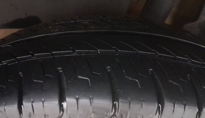 2018 Maruti Dzire VDI, Diesel, Manual, 1,01,297 km, Left Rear Tyre Tread