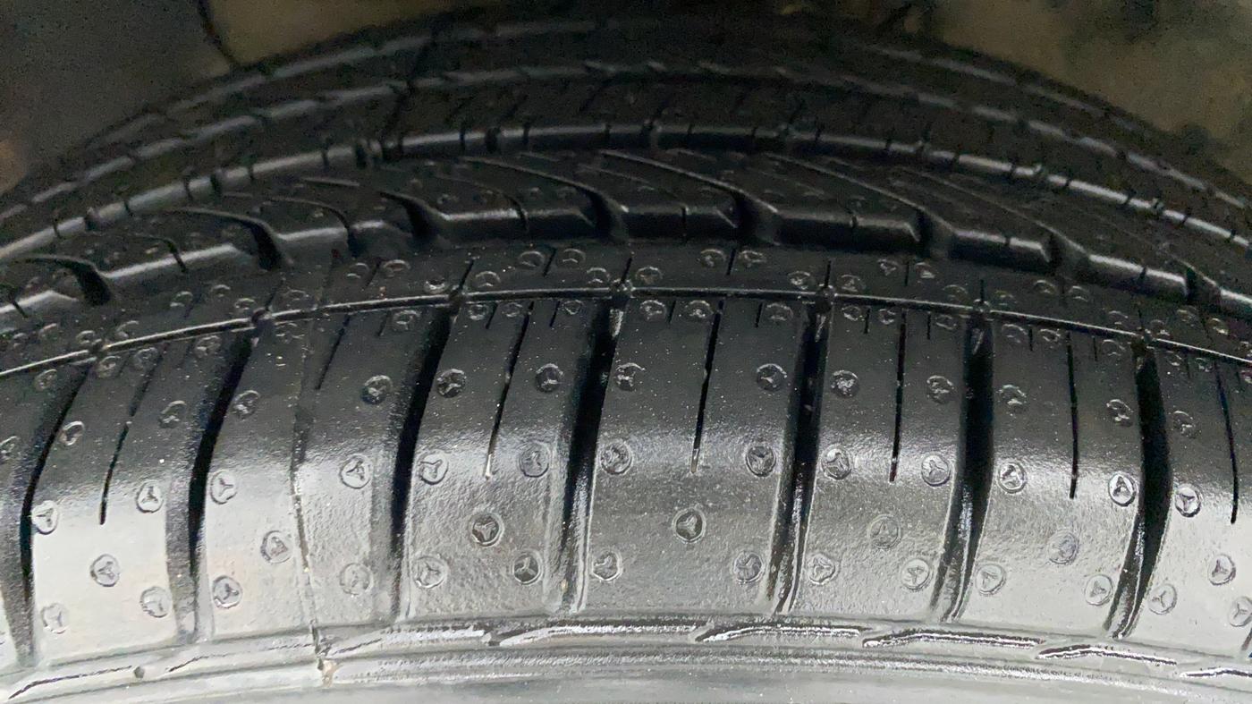 2017 Hyundai Elite i20 ASTA 1.2, Petrol, Manual, 24,418 km, Left Front Tyre Tread