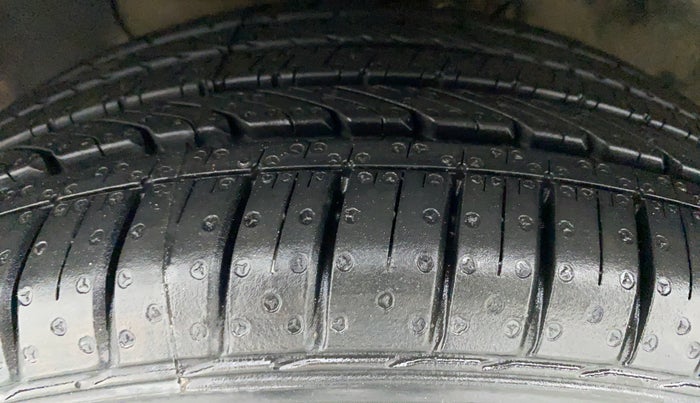 2017 Hyundai Elite i20 ASTA 1.2, Petrol, Manual, 24,418 km, Left Front Tyre Tread