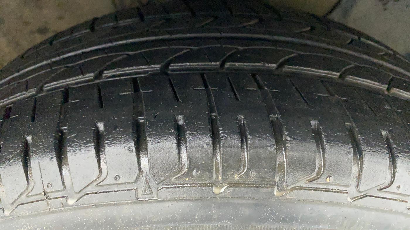 2017 Hyundai Elite i20 ASTA 1.2, Petrol, Manual, 24,418 km, Right Front Tyre Tread