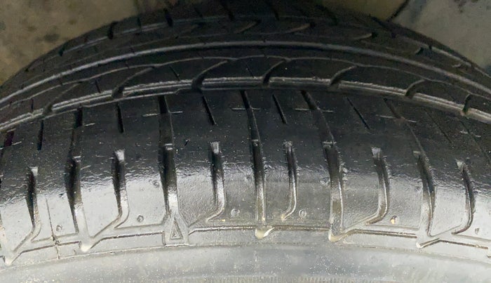 2017 Hyundai Elite i20 ASTA 1.2, Petrol, Manual, 24,418 km, Right Front Tyre Tread