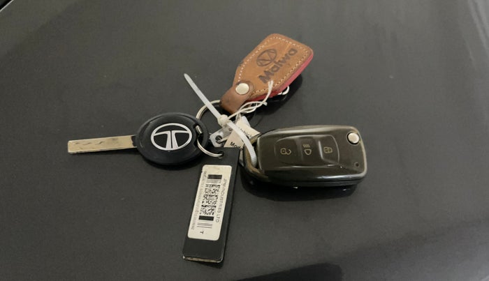 2021 Tata ALTROZ XE PETROL, Petrol, Manual, 75,412 km, Key Close Up