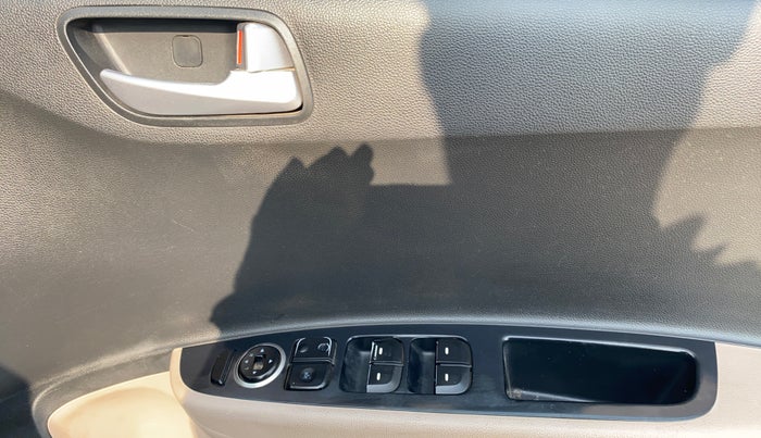 2018 Hyundai Grand i10 SPORTZ 1.2 KAPPA VTVT, Petrol, Manual, 37,122 km, Driver Side Door Panels Control