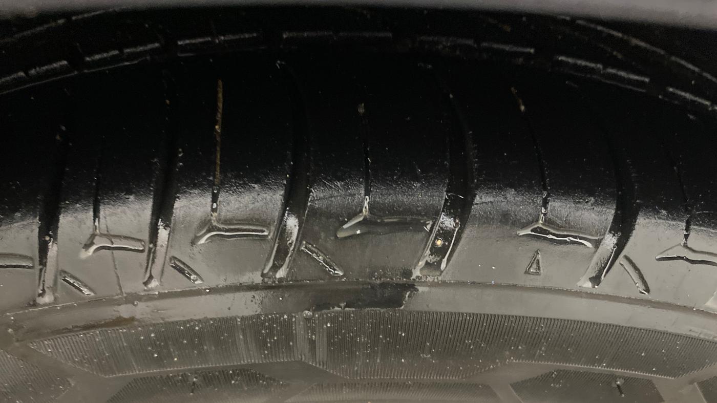2020 Toyota Glanza V, Petrol, Manual, 67,131 km, Right Front Tyre Tread
