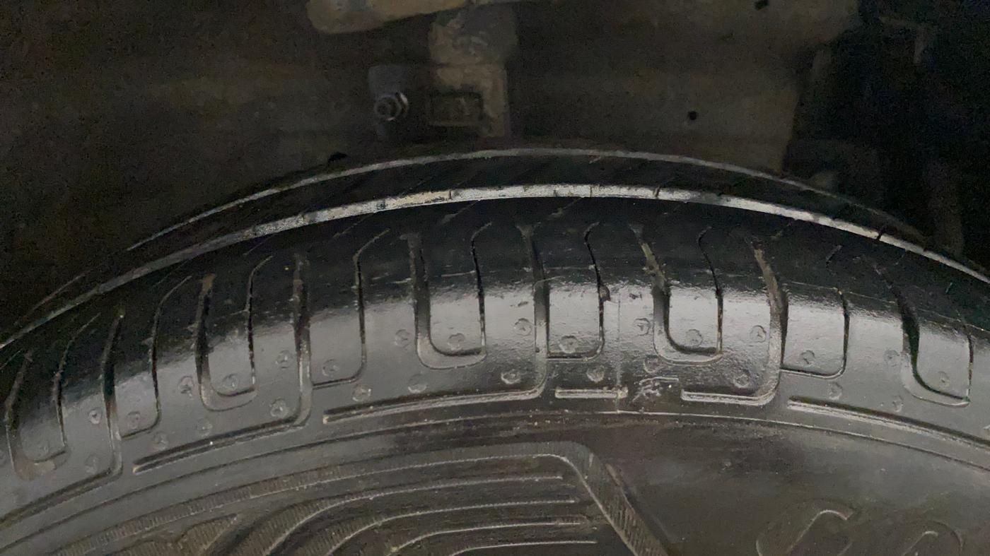 2013 Maruti Swift Dzire VXI, Petrol, Manual, 48,788 km, Right Front Tyre Tread