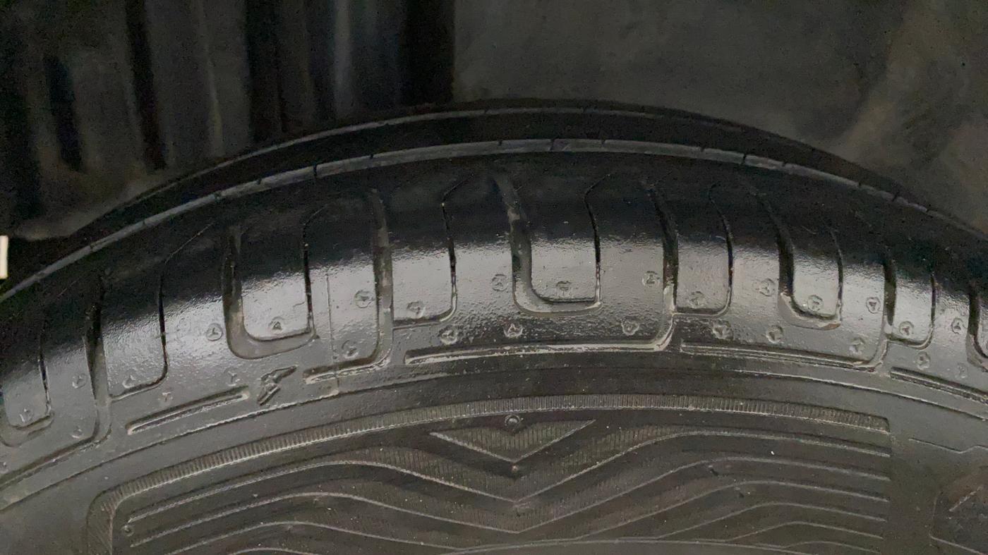 2013 Maruti Swift Dzire VXI, Petrol, Manual, 48,788 km, Right Rear Tyre Tread