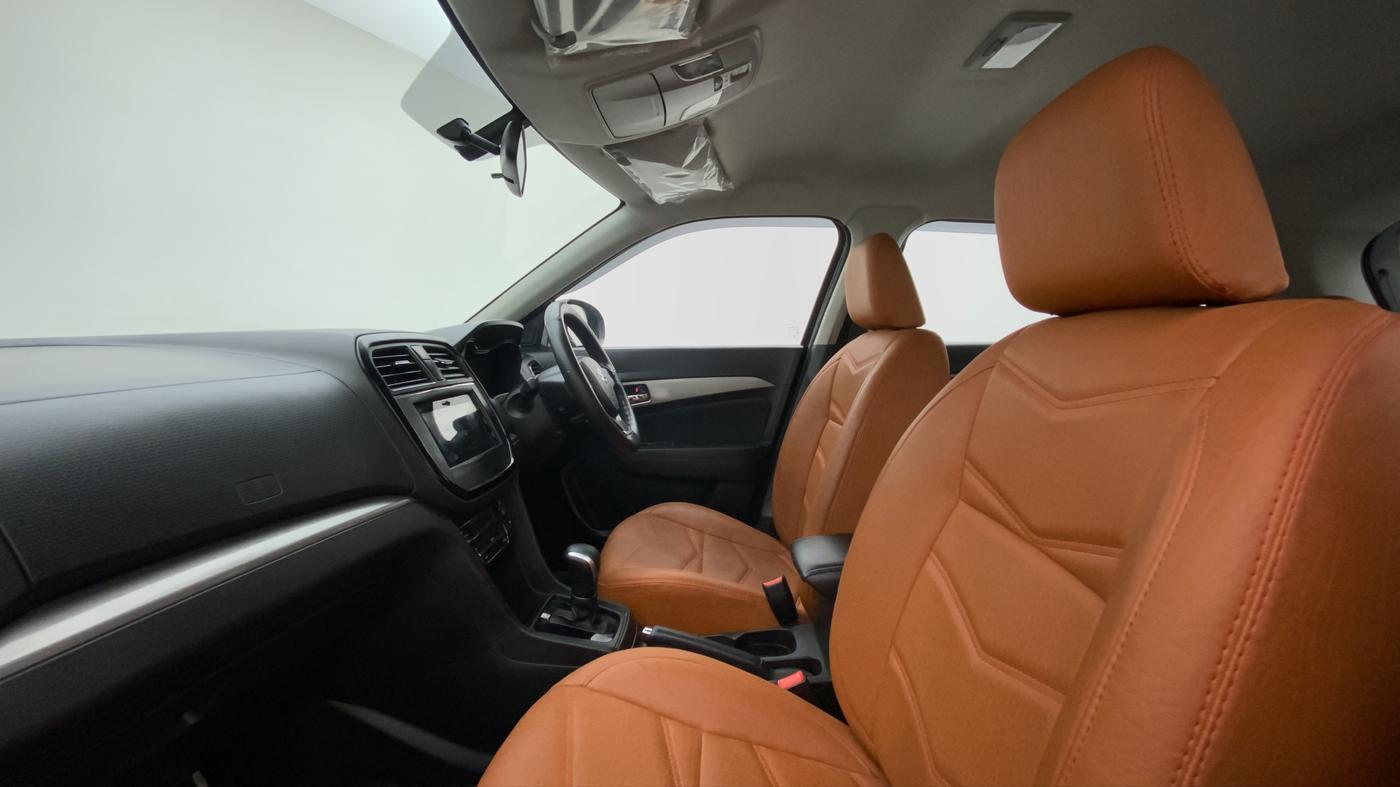 2020 Maruti Vitara Brezza ZDI + AMT, Diesel, Automatic, 18,659 km, Right Side Front Door Cabin