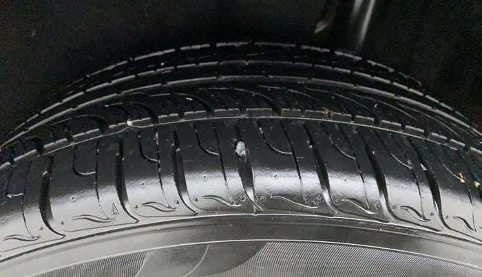 2020 Maruti Vitara Brezza ZDI + AMT, Diesel, Automatic, 18,659 km, Left Rear Tyre Tread