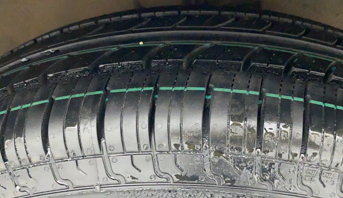 2014 Maruti Ritz VXI ELATE LIMITED EDITION, CNG, Manual, 78,575 km, Right Front Tyre Tread