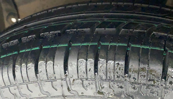 2014 Maruti Ritz VXI ELATE LIMITED EDITION, CNG, Manual, 78,575 km, Left Front Tyre Tread