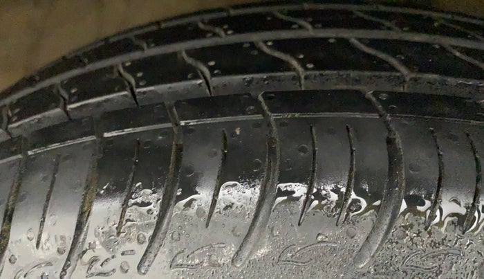 2019 Maruti Baleno DELTA PETROL 1.2, Petrol, Manual, 53,054 km, Right Front Tyre Tread