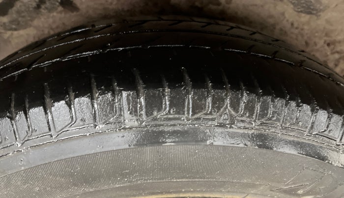 2014 Hyundai i10 MAGNA 1.1, Petrol, Manual, 63,939 km, Right Rear Tyre Tread