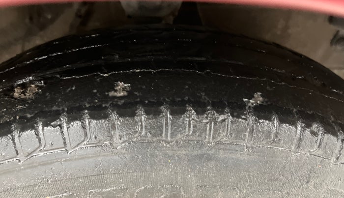 2014 Hyundai i10 MAGNA 1.1, Petrol, Manual, 63,939 km, Right Front Tyre Tread