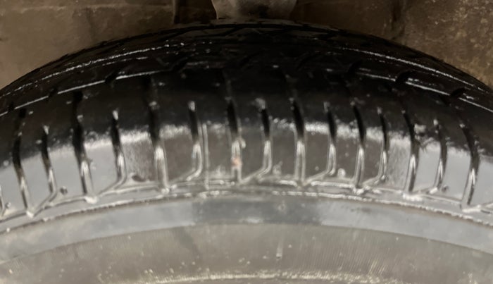 2014 Hyundai i10 MAGNA 1.1, Petrol, Manual, 63,939 km, Left Front Tyre Tread