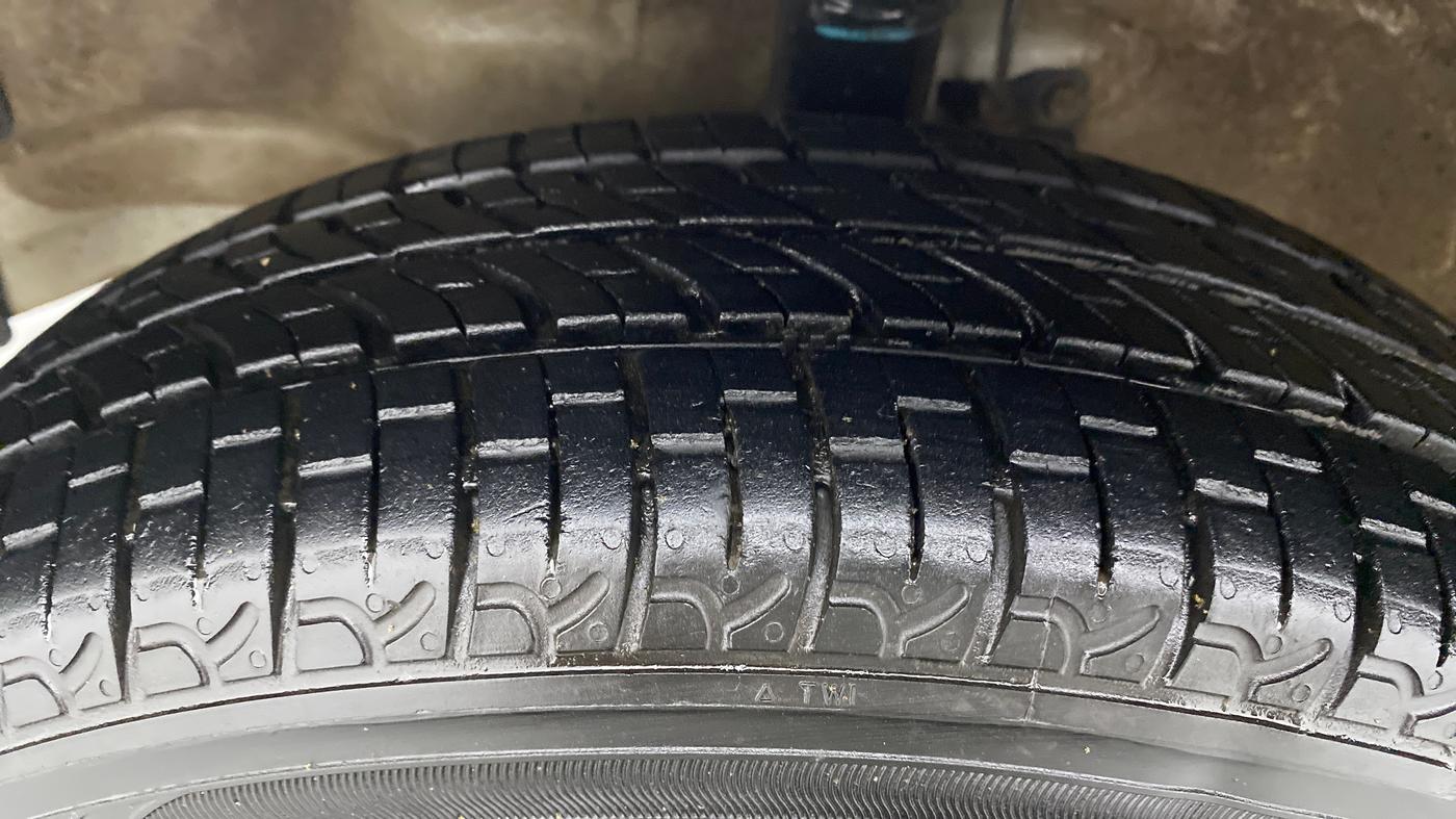 2015 Maruti Wagon R 1.0 VXI, Petrol, Manual, 42,824 km, Left Front Tyre Tread