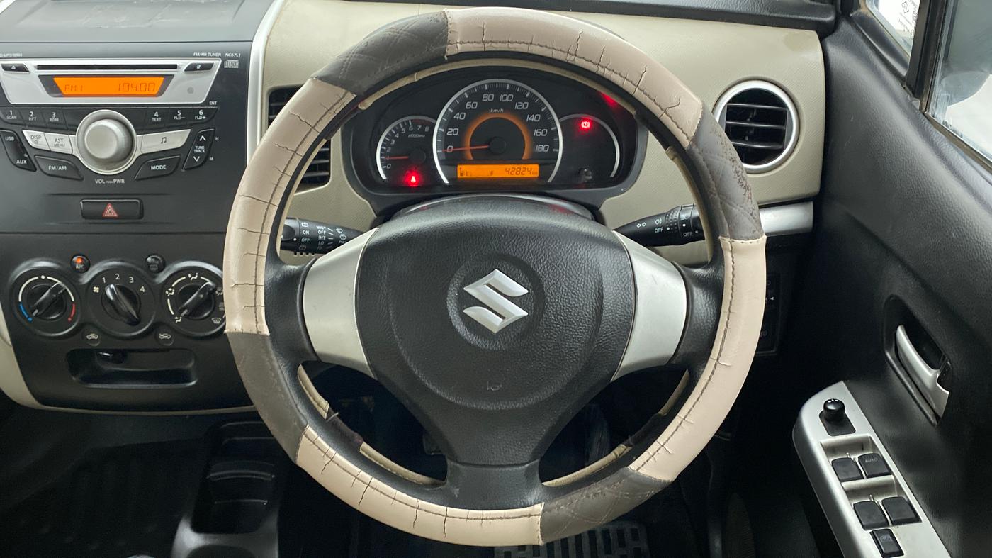 2015 Maruti Wagon R 1.0 VXI, Petrol, Manual, 42,824 km, Steering Wheel Close Up